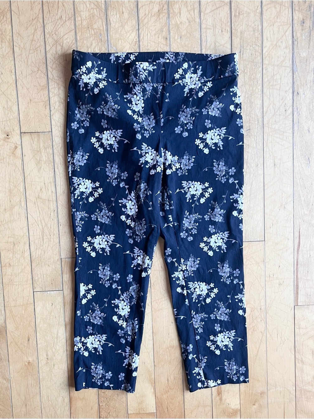 Laura Plus Floral Cropped Pull-On Pants Cottagecore Stretch Capris Size 18
